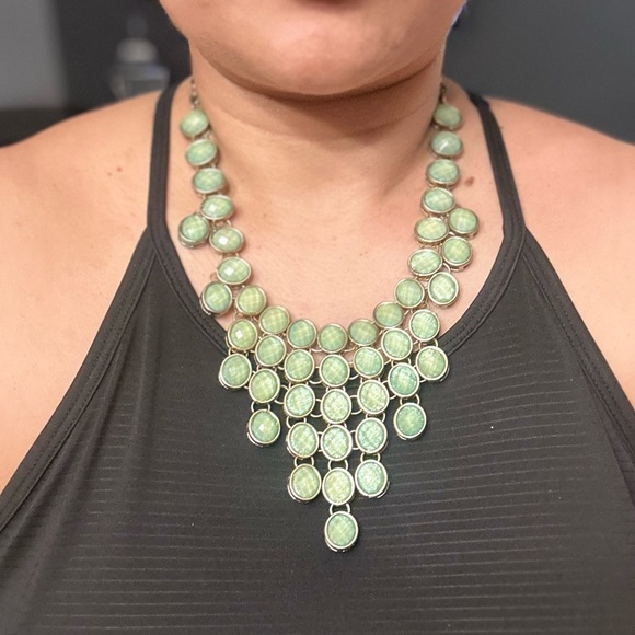 Jade green emerald Faux Gemstone Statement Necklace - Picture 4 of 4